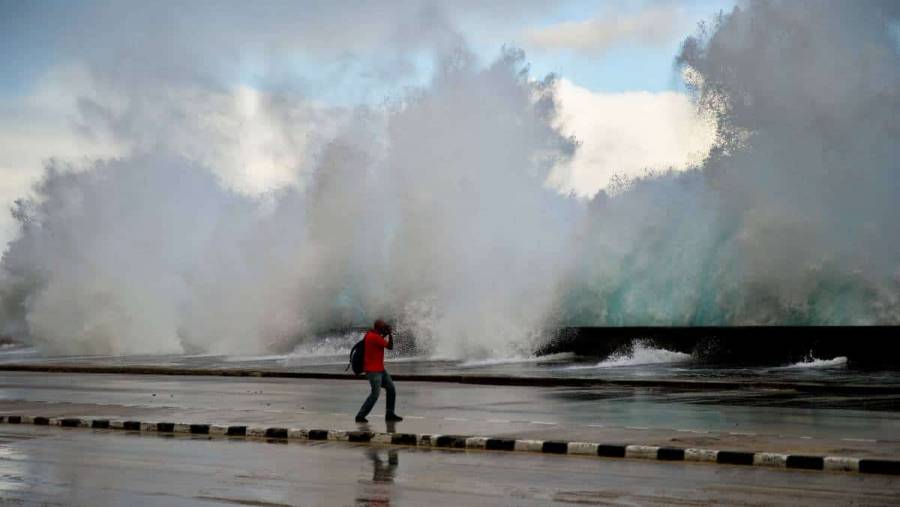 En Cuba, una falsa alarma de tsunami provoc&oacute; una estampida