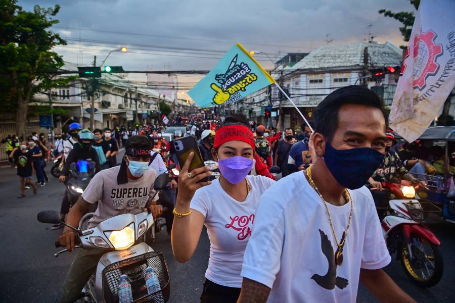 Tailandia vuelve a imponer restricciones para contener brote de Covid-19