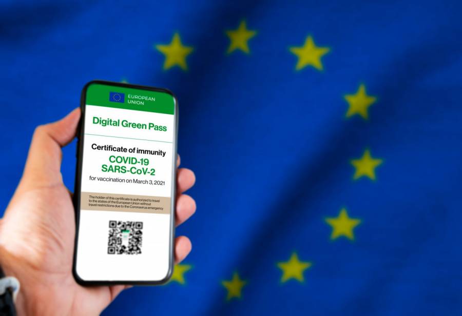 Advierten aerolíneas de posible caos en la UE por certificado digital Covid