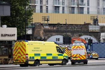 Gobierno brit&aacute;nico se disculpa por documentos secretos olvidados en parada de autob&uacute;s