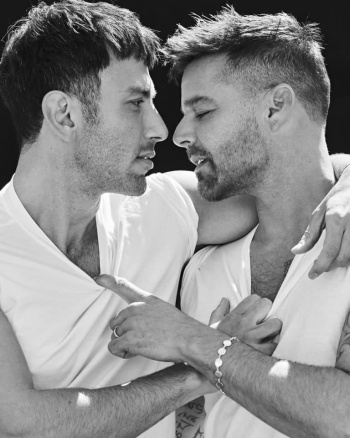 Ricky Martin se muestra vulnerable tras comentarios sobre fotos con su esposo