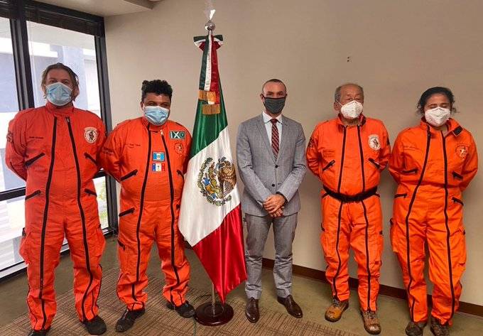 Topos Azteca esperan laboran en edificio colapsado en Miami