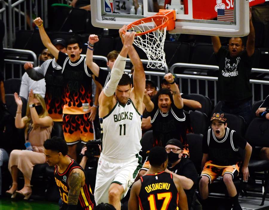 Bucks vencen 123-112 a Hawks y están a un paso de las finales