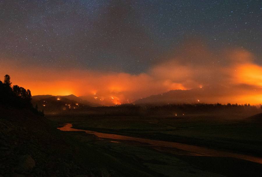 Incendios forestales calientan m&aacute;s el oeste de Canad&aacute; y California