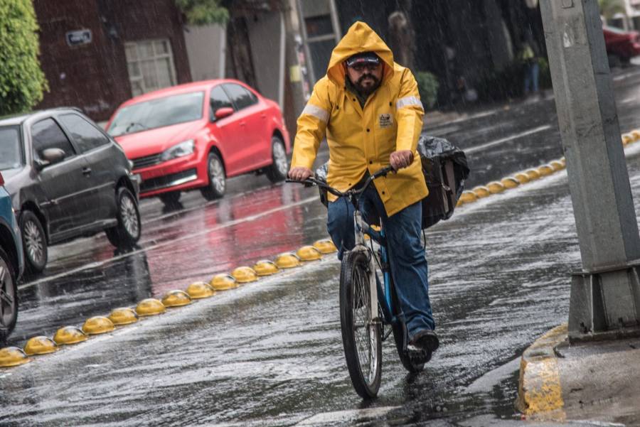 En CDMX, zona norte resulta afectada por fuertes lluvias