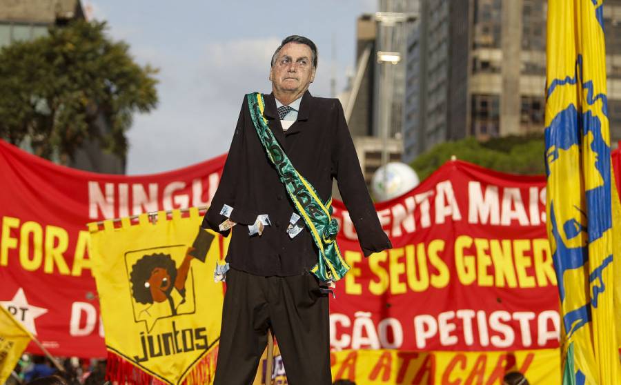 Miles de brasileños vuelven a protestar contra Jair Bolsonaro