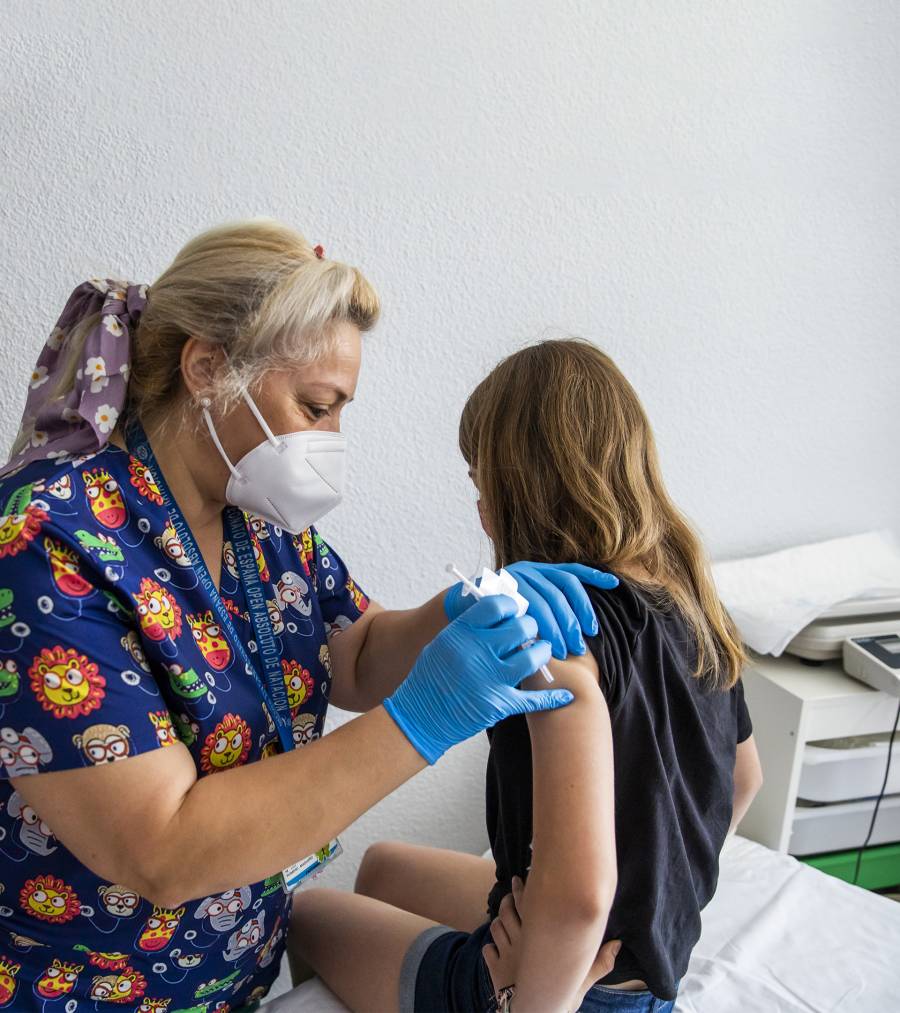 Urgen aplicar vacuna antiCovid a niños y adolescentes