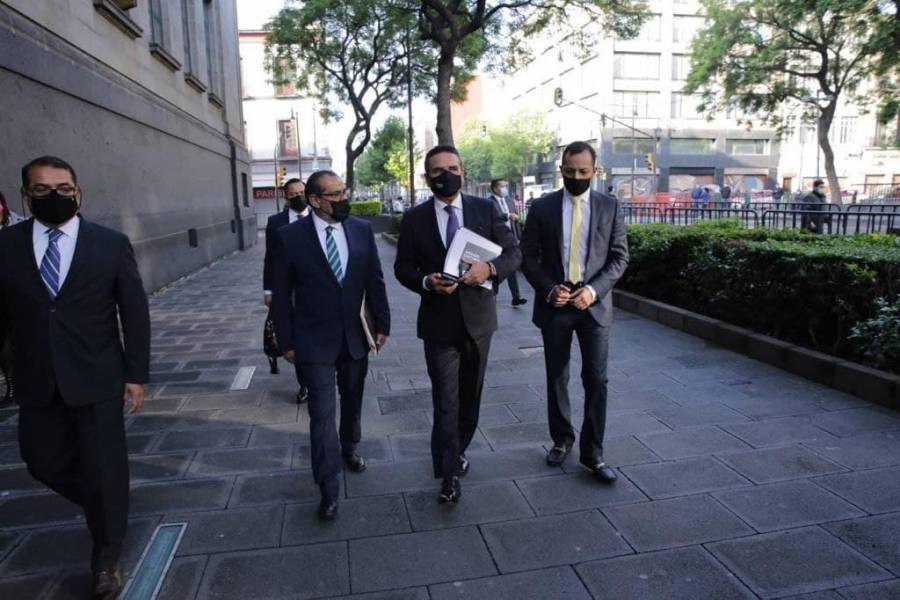 Recibe Gertz Manero a Silvano Aureoles en la FGR