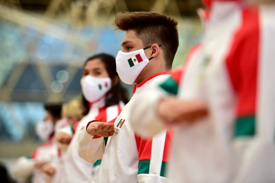 AMLO abandera a delegación mexicana previo a los Juegos de Tokio