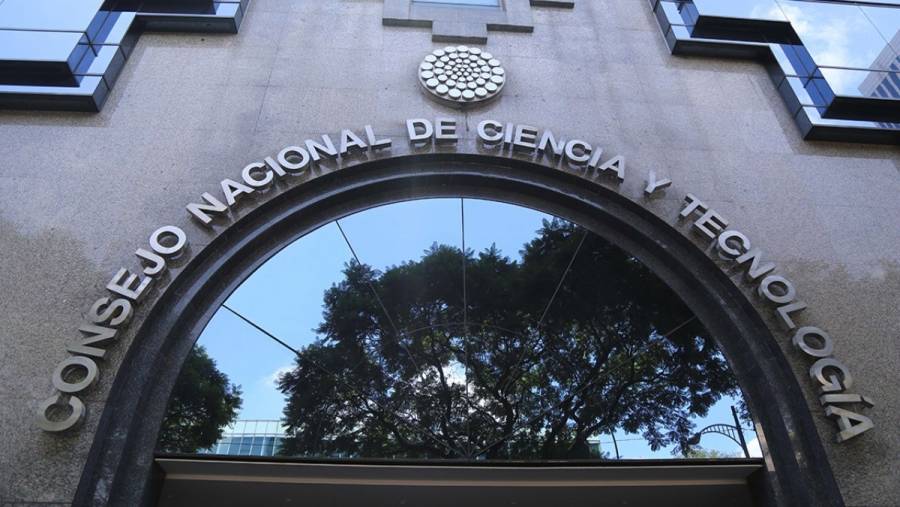 Piden a Conacyt informe sobre becas en el extranjero