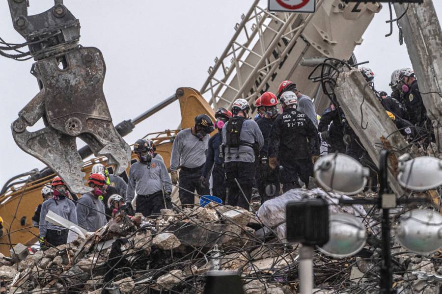 Hallan otros cuatro cuerpos tras colapso de edificio en Florida; suman 32 muertos