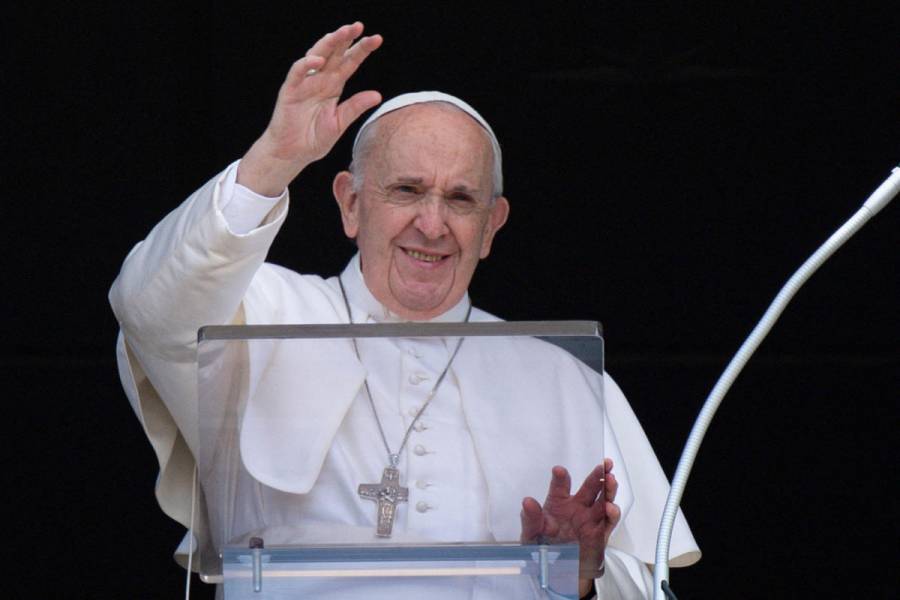 El Papa Francisco desayunó y ya empezó a caminar tras su operación de colon