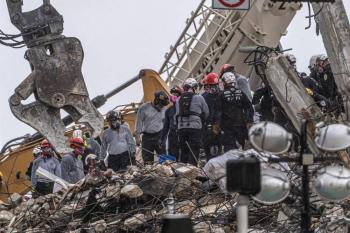 Hallan otros cuatro cuerpos tras colapso de edificio en Florida; suman 32 muertos
