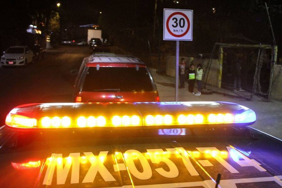 Patrulla embiste camioneta sobre Viaducto; hay cinco lesionados