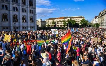 Uni&oacute;n Europea advirti&oacute; a Hungr&iacute;a por legislaci&oacute;n que afecta comunidad LGBTTTIQ+