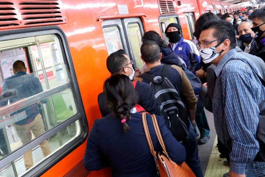 La CDMX amanece con lluvias y el Metro con avance lento