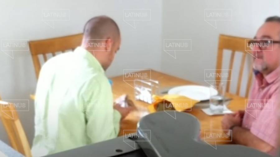 Captan a otro hermano de AMLO recibiendo dinero de David León