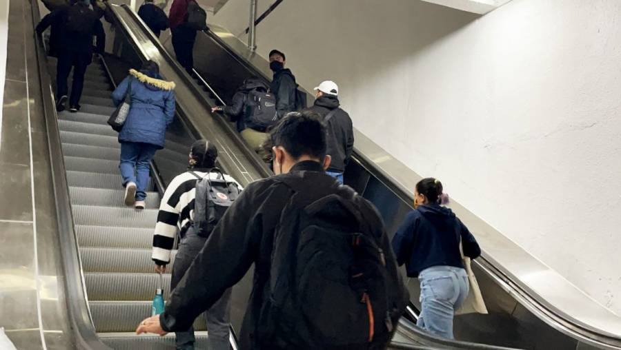 Metro Tacubaya de la Línea 9 estrena dos escaleras eléctricas