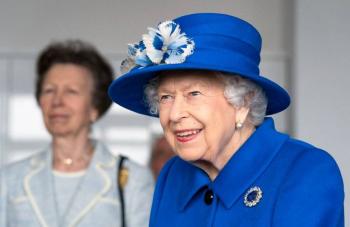 La reina Isabel II dese&oacute; buena suerte al equipo de Inglaterra para la final de la Eurocopa