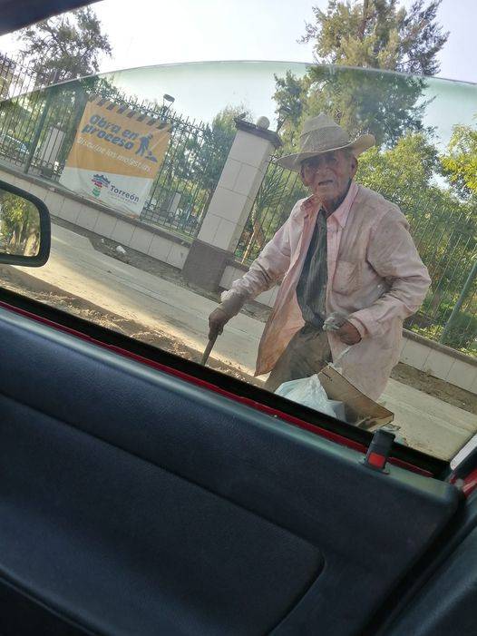 Familia adopta a un abuelito de 108 a&ntilde;os que viv&iacute;a en las calles de Torre&oacute;n