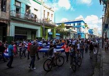 Protestas en Cuba piden “libertad”; Presidente pide a seguidores salir a las calles