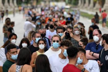 Catalu&ntilde;a y Valencia endurecen restricciones contra el Covid-19