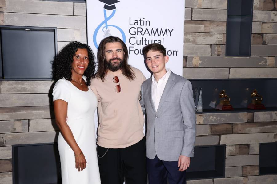 Entrega Juanes Beca Prodigio a joven puertorriqueño