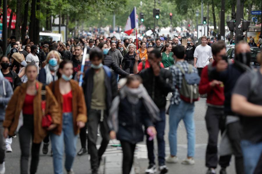 Francia exigirá certificado de vacunación para acudir a restaurantes y cines