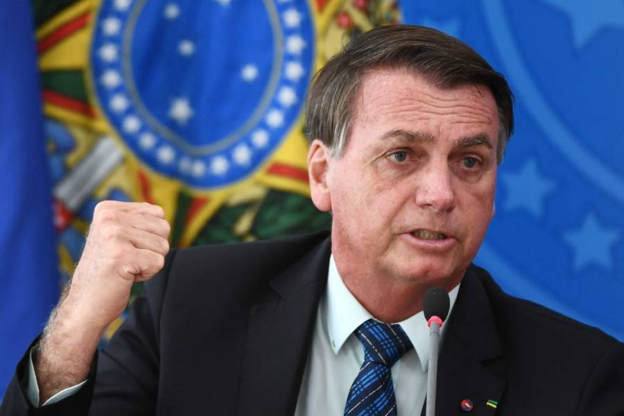 Jair Bolsonaro fue hospitalizado para examinar su hipo persistente