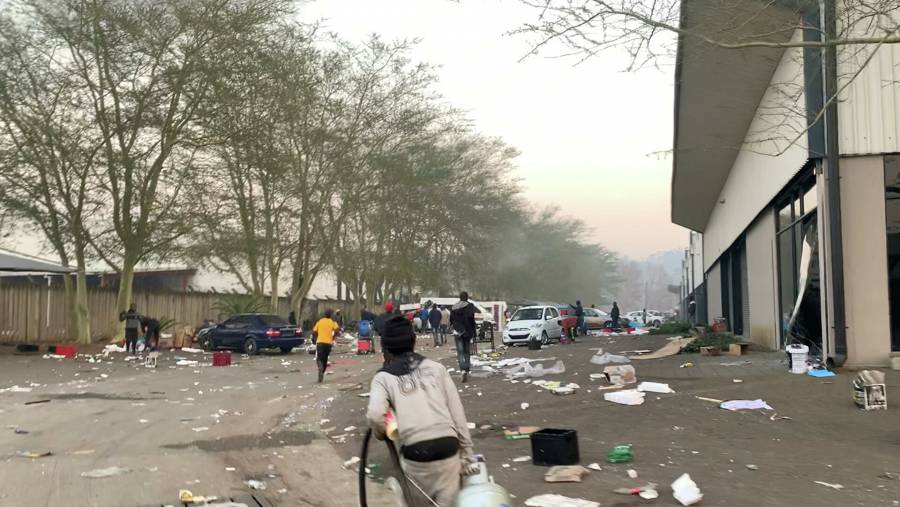 Llegaron a 72 los muertos por los saqueos y disturbios en Sudáfrica