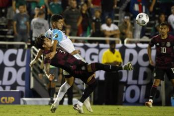 México golea 3-0 a Guatemala y avanza en la Copa Oro
