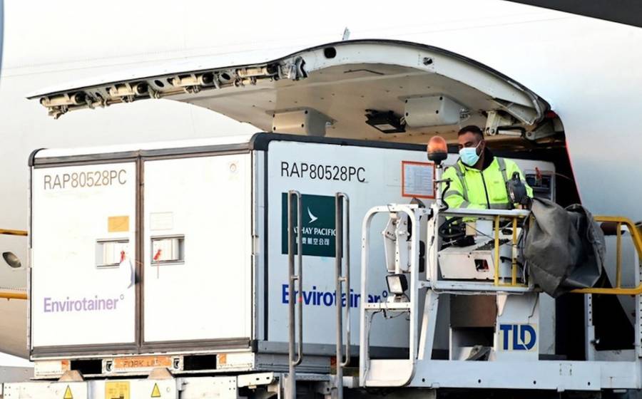 Mexico recibe lote de un mill&oacute;n de vacunas Sinovac