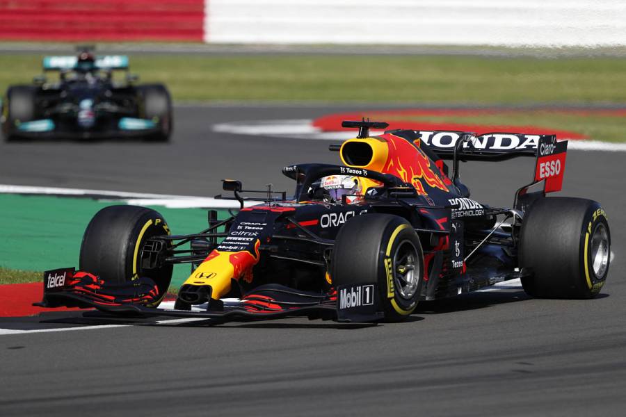 Max Verstappen se lleva la Pole en GP de Gran Bretaña; “Checo” Pérez saldrá último
