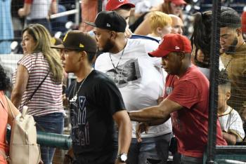 Detienen partido de b&eacute;isbol en Washington tras tiroteo, hay lesionados