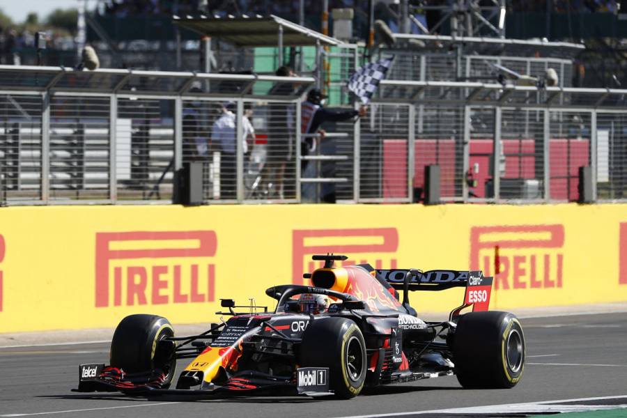 Max Verstappen abandona GP de Gran Bretaña tras choque con Lewis Hamilton
