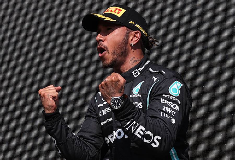 Lewis Hamilton se lleva el GP de Gran Bretaña; Checo Pérez finaliza 16