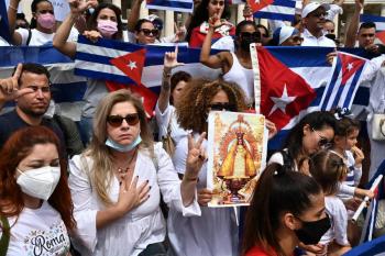 Papa Francisco llama al di&aacute;logo en Cuba, tras protestas