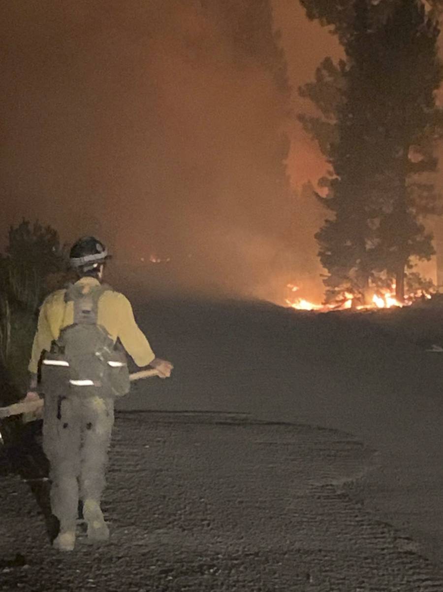 Miles de personas son desalojadas por incendios forestales en Canad&aacute;