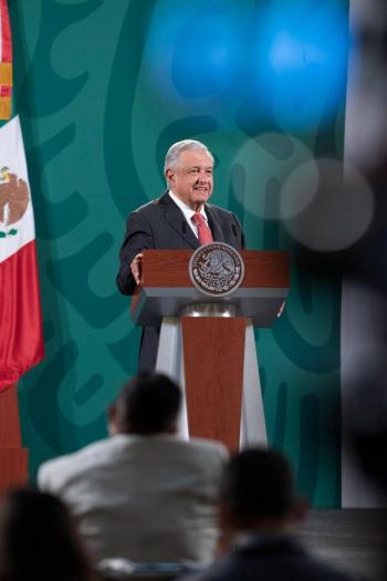 Descalifica AMLO al grupo de autodefensa “El Machete”