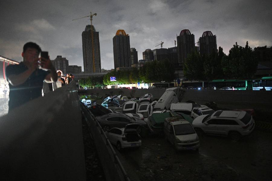 China derriba presa para desfogue de agua tras lluvias