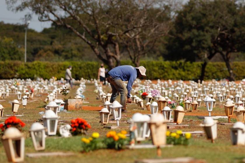 M&aacute;s de un mill&oacute;n de ni&ntilde;os perdieron, por la covid, a un padre o abuelo que les cuidaba