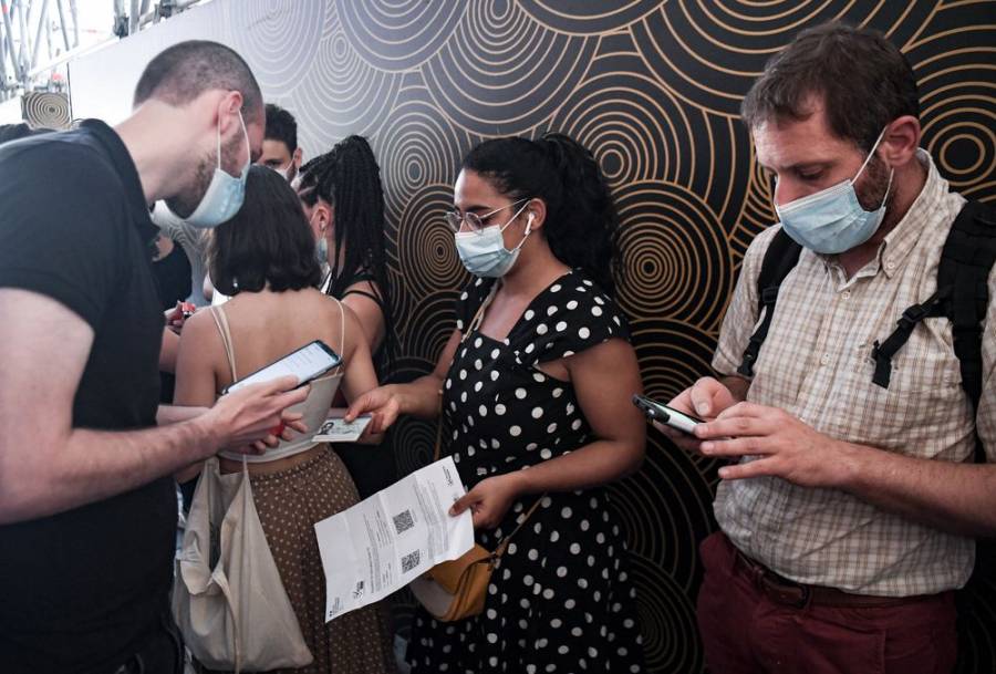Francia puso en vigor el pasaporte sanitario