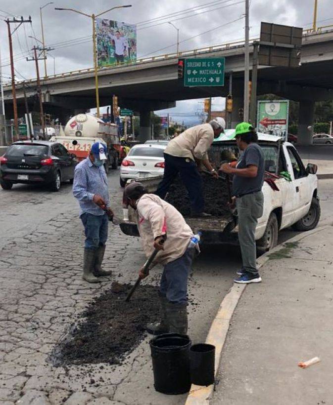 Ayuntamiento de Soledad, en San Luis Potosí, intensifica bacheo en calles y avenidas