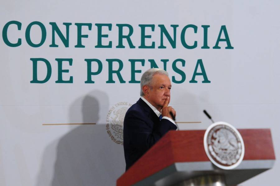 AMLO se queja de falta de promoci&oacute;n de consulta por parte del INE