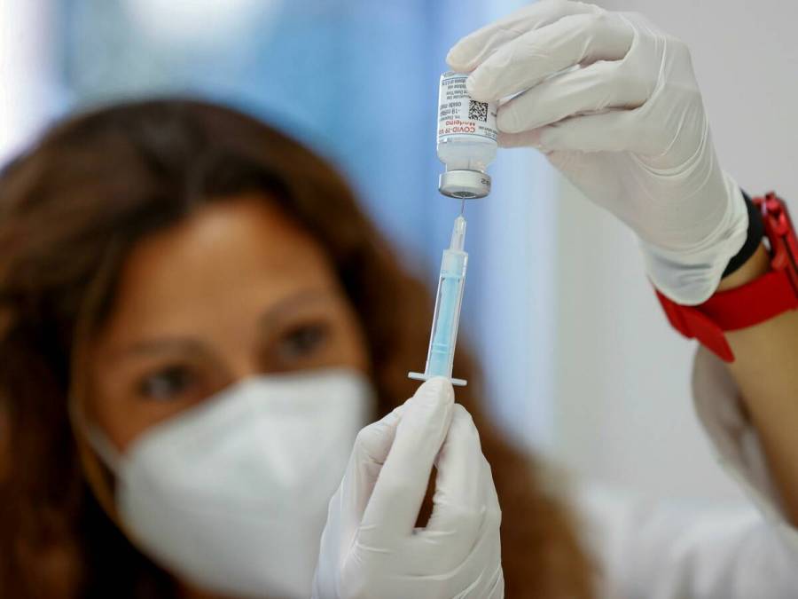 Habr&aacute; una tercera dosis de refuerzo y vacunaciones anuales: Sanidad