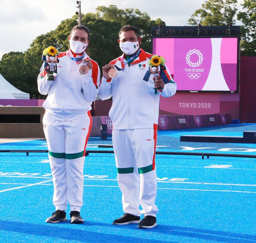 Alejandra Valencia y Luis Álvarez se cuelgan la medalla de bronce en el tiro con arco mixto