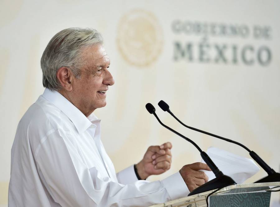 AMLO promete clases presenciales a toda costa