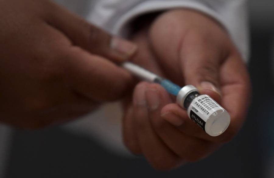 Revelan que vacunas de Pfizer y AstraZeneca son eficaces contra la variante Delta