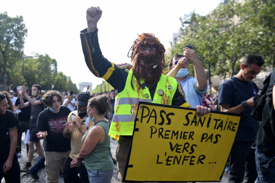 Miles de personas se manifiestan contra restricciones sanitarias en Europa y Australia