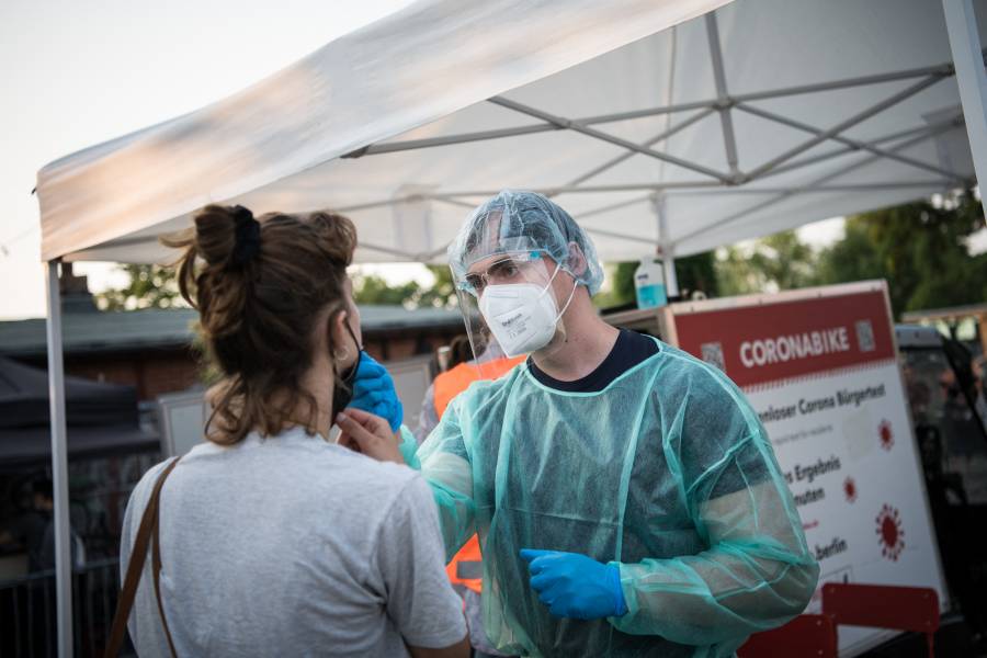 Personas no vacunadas contra el Covid-19, podrían enfrentar nuevas restricciones en Alemania